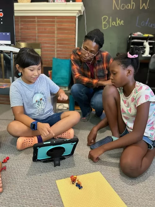 Guide showing chidren how to shoot photos for stop motion